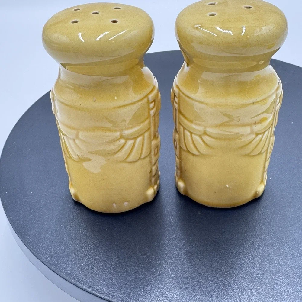 VTG‎ Native American Totem Salt & Pepper Shaker Set Yellow Eagle Glazed Ceramic